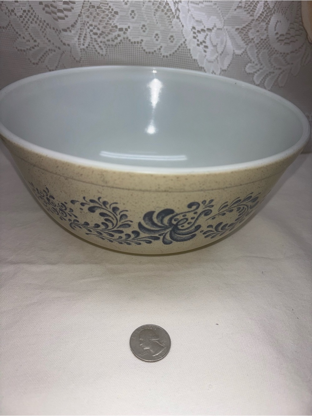 Stoneware Mixing Bowl in Cream with Blue Floral Design
